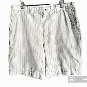 Callaway Men’s X series gray striped Golf shorts.